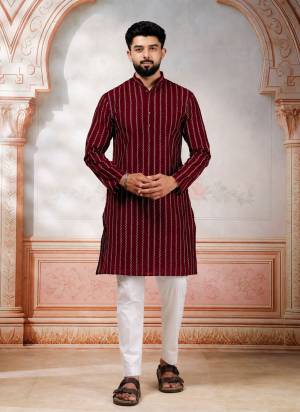 For A festive And Party Wear,Looking These Readymade Kurta With Payjama in Fine Colored.These Kurta is Fabricated On Cotton And Art Silk Bottom With Woven Designer.Buy Now.