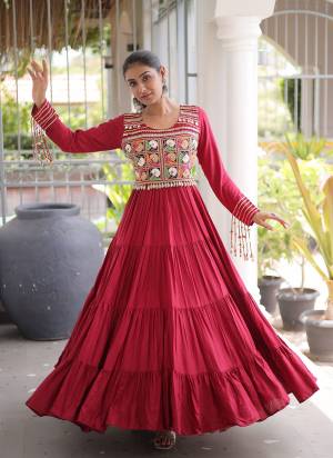 Garb These Beautiful Looking Navratri Readymade Long Gown.These Gown Are Rayon Fabricated.Its Beautified With Mirror,Kutchi Gamthi Embroidery Work.