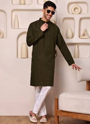 For A festive And Party Wear,Looking These Readymade Kurta With Payjama in Fine Colored.These Kurta is Fabricated On Cotton Blend And Art Silk Bottom With Woven Designer With sequance Embroidery Work.Buy Now.