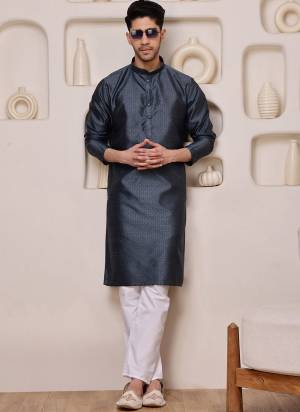 For A festive And Party Wear,Looking These Readymade Kurta With Payjama in Fine Colored.These Kurta is Fabricated On Silk Blend And Art Silk Bottom With Woven Jari Designer.Buy Now.