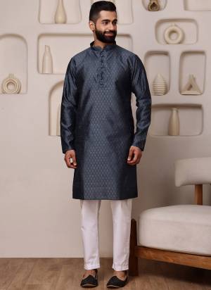 For A festive And Party Wear,Looking These Readymade Kurta With Payjama in Fine Colored.These Kurta is Fabricated On Silk Blend And Art Silk Bottom With Woven Jari Designer.Buy Now.