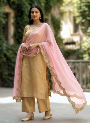 Looking These Beautiful Colored Ethnic Dupatta.This Dupatta is Fabricated On Beautiful Organza Fabric . It Is Beautified With Beautiful Designer Sequance Embroidery Work Lace Border.