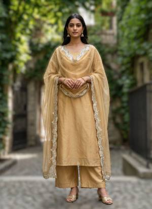 Looking These Beautiful Colored Ethnic Dupatta.This Dupatta is Fabricated On Beautiful Organza Fabric . It Is Beautified With Beautiful Designer Sequance Embroidery Work Lace Border.