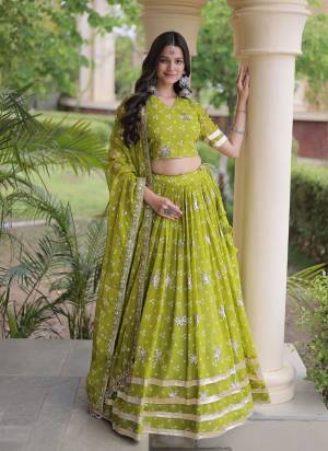 Looking These Beautiful Looking Navratri Wear Free Size Stitched Lahenga Choli With Dupatta.These Lahenga Are Faux Georgette And Blouse is Fabricated On Faux Georgette And Faux Georgette Dupatta.Its Beautified With Designer Bandhej Printed With Sequance,Jari,Gota Embroidery Work.