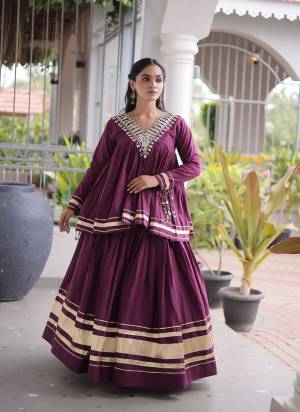 Garb These Beautiful Looking Navratri Wear Free Size Stitched Lahenga Choli.These Lahenga Are Kora Cotton And Blouse is Fabricated On Kora Cotton.Its Beautified With Designer Real Mirror,Jari Patta And Gotta Patti Lace Work.