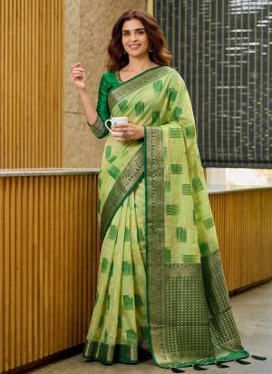 Garb These Fastive And Party Wear Saree in Fine Colored.These Saree And Blouse is Fabricated On Linen Cotton.Its Beautified With Weaving Designer.
