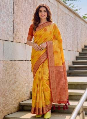 Garb These Fastive And Party Wear Saree in Fine Colored.These Saree And Blouse is Fabricated On Linen Cotton.Its Beautified With Weaving Designer.