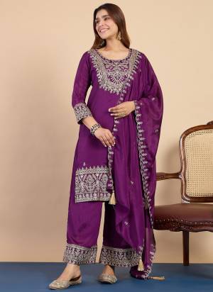 Attractive These Beautiful Readymade Suits With Dupatta.These Suit is Fabricated On Top Are Silk Blend And Bottom Are Silk Blend And Silk Blend Dupatta .Its Beautified With Designer Embroidery Work.