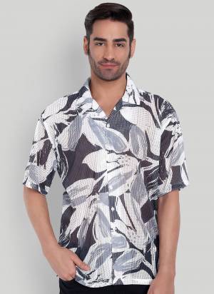 Looking These Fancy Readymade Short Shirt in Fine Colored.These Short Shirt is Fabricated On Cotton Blend With Designer Printed.Buy Now.