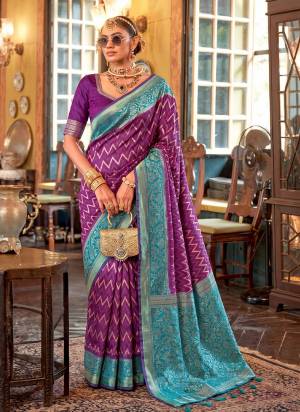 Garb These Fastive And Party Wear Saree in Fine Colored.These Saree And Blouse is Fabricated On Silk.Its Beautified With Weaving Jari Designer.