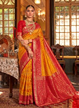 Garb These Fastive And Party Wear Saree in Fine Colored.These Saree And Blouse is Fabricated On Silk.Its Beautified With Weaving Jari Designer.