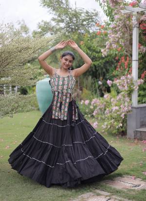 Looking These Navratri Wear Lehenga Choli in Fine Colored. These Lehenga Are Kora Cotton And Blouse Are Kora Cotton Fabricated. It is Beautified With Designer Kutchi Patch Work.