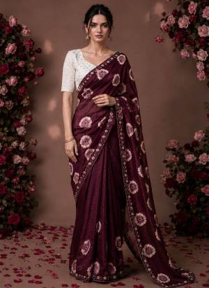 Garb These Party Wear Saree in Fine Colored.These Saree Are Chiffon And Blouse is Silk Blend Fabricated.Its Beautified With Floral Printed With Embroidery Work Lace Border And Blouse Designer.