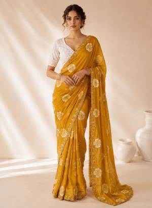 Garb These Party Wear Saree in Fine Colored.These Saree Are Chiffon And Blouse is Silk Blend Fabricated.Its Beautified With Floral Printed With Embroidery Work Lace Border And Blouse Designer.