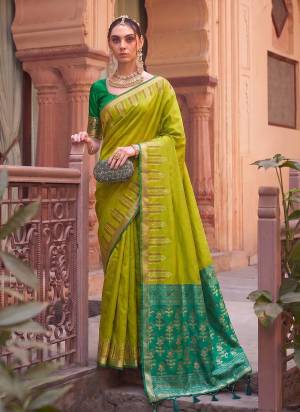 Garb These Fastive And Party Wear Saree in Fine Colored.These Saree And Blouse is Fabricated On Soft Silk.Its Beautified With Weaving Jari Designer.
