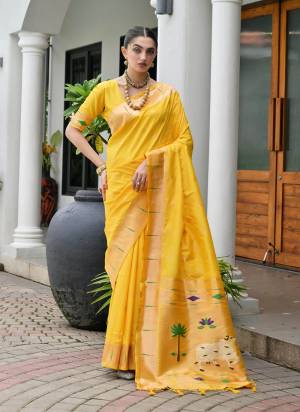 Attractive These Festive And Party Wear Saree in Fine Colored.These Saree And Blouse is Fabricated On Banarasi Silk.Its Beautified With Traditional Paithani Pichwai Pallu Woven Designer.