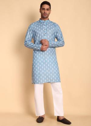 For A festive And Party Wear,Looking These Readymade Kurta With Payjama in Fine Colored.These Kurta is Fabricated On Cotton And Art Silk Bottom With Designer Printed.Buy Now.