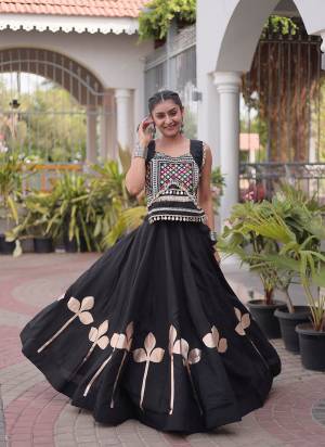 Looking These Beautiful Looking Navratri Wear Free Size Stitched Lahenga Choli.These Lahenga Are Roman Silk And Blouse is Fabricated On Roman Silk.Its Beautified With Designer Pan Gota Patti,Mirror Gamthi Work.
