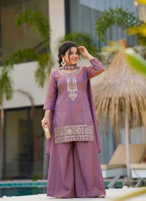 Looking These Suit in Fine Colored Pair With Bottom And Dupatta.These Top Are Gold Silk And Bottom Are Fabricated On Gold Silk Pair With Gold Silk Dupatta.Its Beautified With Designer Embroidery Work.