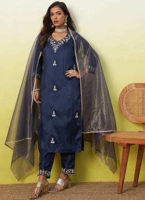 Garb These Beautiful Readymade Suits With Dupatta.These Suit is Fabricated On Top Are Silk Blend And Bottom Are Silk Blend And Net Dupatta .Its Beautified With Designer Embroidery Work.