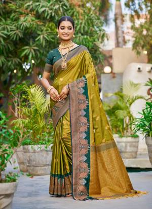 Looking These Fastive And Party Wear Saree in Fine Colored.These Saree And Blouse is Fabricated On Soft Silk.Its Beautified With Woven Jacquard Designer.