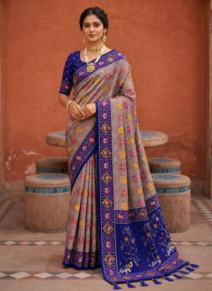 Attractive These Party Wear Saree in Fine Colored.These Saree Are Patola Silk And Blouse is Fabricated On Patola Silk.Its Beautified With Weaving Jacquard Meenakari Designer.