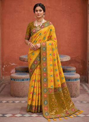 Attractive These Party Wear Saree in Fine Colored.These Saree Are Patola Silk And Blouse is Fabricated On Patola Silk.Its Beautified With Weaving Jacquard Meenakari Designer.