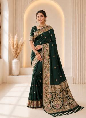 Garb These Party Wear Saree in Fine Colored.These Saree Are Banarasi Silk And Blouse is Fabricated On Banarasi Silk.Its Beautified With Weaving Jacquard Designer.