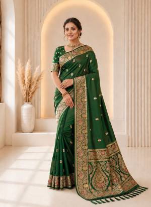 Garb These Party Wear Saree in Fine Colored.These Saree Are Banarasi Silk And Blouse is Fabricated On Banarasi Silk.Its Beautified With Weaving Jacquard Designer.