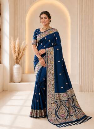 Garb These Party Wear Saree in Fine Colored.These Saree Are Banarasi Silk And Blouse is Fabricated On Banarasi Silk.Its Beautified With Weaving Jacquard Designer.
