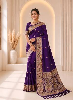 Garb These Party Wear Saree in Fine Colored.These Saree Are Banarasi Silk And Blouse is Fabricated On Banarasi Silk.Its Beautified With Weaving Jacquard Designer.