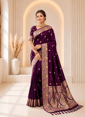 Garb These Party Wear Saree in Fine Colored.These Saree Are Banarasi Silk And Blouse is Fabricated On Banarasi Silk.Its Beautified With Weaving Jacquard Designer.