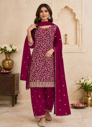 Garb These Fancy Designer Suit in Fine Colored Pair With Bottom And Dupatta.These Top Are Georgette And Dupatta Are Fabricated On Georgette Pair With Georgette Bottom.Its Beautified With Santoon Inner.Its Beautified With Heavy Designer Embroidery Work.
