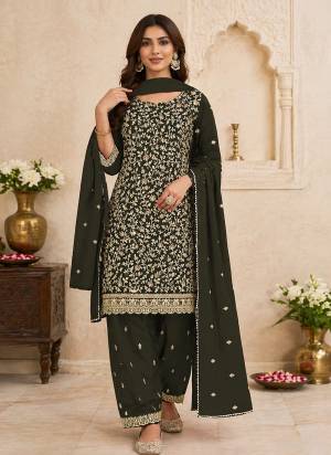 Garb These Fancy Designer Suit in Fine Colored Pair With Bottom And Dupatta.These Top Are Georgette And Dupatta Are Fabricated On Georgette Pair With Georgette Bottom.Its Beautified With Santoon Inner.Its Beautified With Heavy Designer Embroidery Work.
