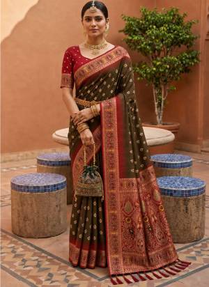 Looking These Party Wear Saree in Fine Colored.These Saree Are Soft Silk And Blouse is Fabricated On Soft Silk.Its Beautified With Weaving Jari Designer.