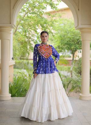 Garb These Navratri Wear Lehenga Choli in Fine Colored. These Lehenga Are Kora Cotton And Blouse Are Faux Georgette Fabricated. It is Beautified With Designer Bandhani Printed With Kutchi Gamthi Patch Work.