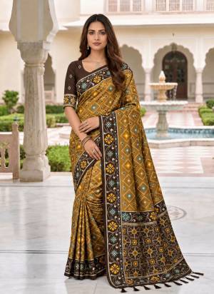 Attractive These Party Wear Saree in Fine Colored.These Saree Are Patola Silk And Blouse is Fabricated On Patola Silk.Its Beautified With Weaving Jacquard Meenakari Designer.