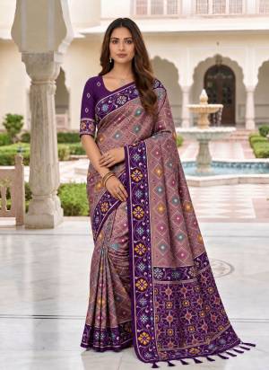 Attractive These Party Wear Saree in Fine Colored.These Saree Are Patola Silk And Blouse is Fabricated On Patola Silk.Its Beautified With Weaving Jacquard Meenakari Designer.