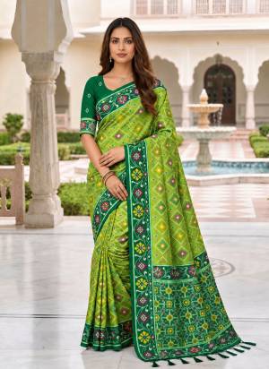 Attractive These Party Wear Saree in Fine Colored.These Saree Are Patola Silk And Blouse is Fabricated On Patola Silk.Its Beautified With Weaving Jacquard Meenakari Designer.