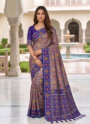 Attractive These Party Wear Saree in Fine Colored.These Saree Are Patola Silk And Blouse is Fabricated On Patola Silk.Its Beautified With Weaving Jacquard Meenakari Designer.