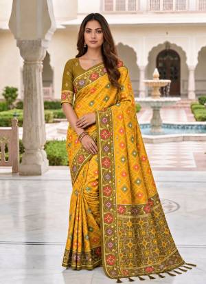 Attractive These Party Wear Saree in Fine Colored.These Saree Are Patola Silk And Blouse is Fabricated On Patola Silk.Its Beautified With Weaving Jacquard Meenakari Designer.