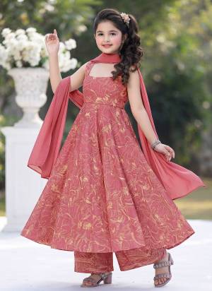 Garb These Beautiful Looking Readymade Kids Anarkali Suits.These Top Are Muslin And Bottom is Fabricated On Muslin And Georgette Dupatta.Its Beautified With Designer Digital Printed.