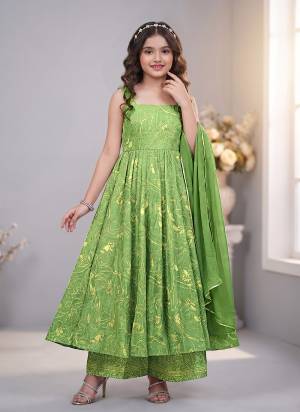 Garb These Beautiful Looking Readymade Kids Anarkali Suits.These Top Are Muslin And Bottom is Fabricated On Muslin And Georgette Dupatta.Its Beautified With Designer Digital Printed.