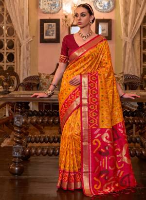 Garb These Fastive And Party Wear Saree in Fine Colored.These Saree And Blouse is Fabricated On Soft Silk.Its Beautified With Weaving Jari Designer With Printed.