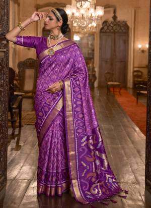 Garb These Fastive And Party Wear Saree in Fine Colored.These Saree And Blouse is Fabricated On Soft Silk.Its Beautified With Weaving Jari Designer With Printed.