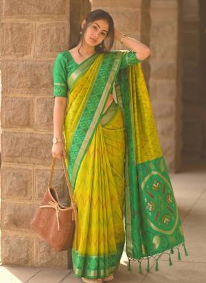 Garb These Fastive And Party Wear Saree in Fine Colored.These Saree And Blouse is Fabricated On Soft Silk.Its Beautified With Weaving Jari Designer With Printed.