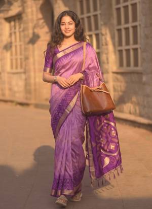 Garb These Fastive And Party Wear Saree in Fine Colored.These Saree And Blouse is Fabricated On Soft Silk.Its Beautified With Weaving Jari Designer With Printed.
