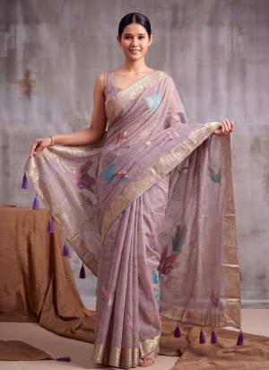 Attractive These Fastive And Party Wear Saree in Fine Colored.These Saree And Blouse is Fabricated On Linen Cotton.Its Beautified With Weaving Jari Thread Designer.