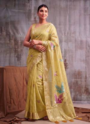 Attractive These Fastive And Party Wear Saree in Fine Colored.These Saree And Blouse is Fabricated On Linen Cotton.Its Beautified With Weaving Jari Thread Designer.