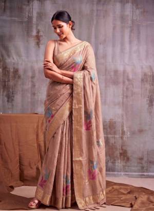 Attractive These Fastive And Party Wear Saree in Fine Colored.These Saree And Blouse is Fabricated On Linen Cotton.Its Beautified With Weaving Jari Thread Designer.